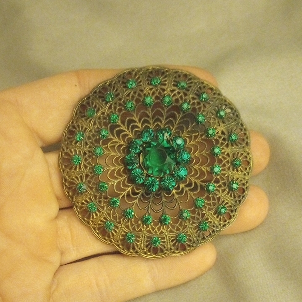 Vintage Green Filigree Brooch, EUC